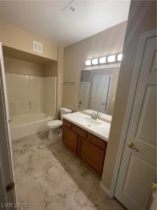 Photo #5: 2476928 Listing