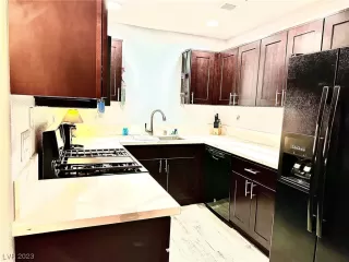 Photo #5: 2476929 Listing