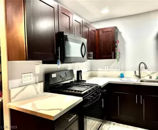 Photo #6: 2476929 Listing