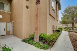 Photo #2: 2476939 Listing