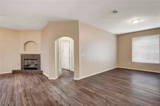 Photo #4: 2476939 Listing