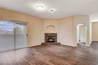 Photo #6: 2476939 Listing