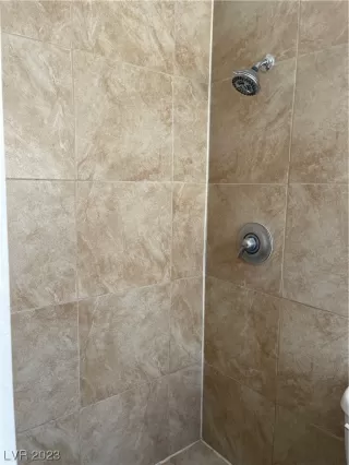 Photo #5: 2476945 Listing 