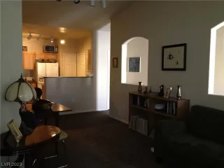 Photo #5: 2476946 Listing