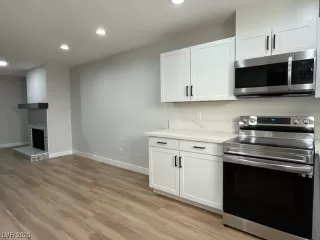 Photo #3: 2476949 Listing