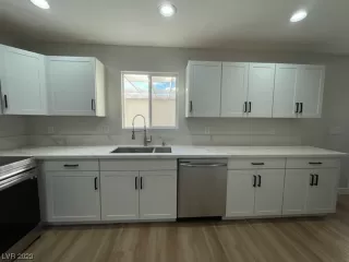 Photo #4: 2476949 Listing