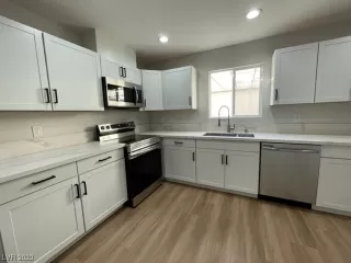 Photo #5: 2476949 Listing