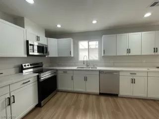 Photo #6: 2476949 Listing