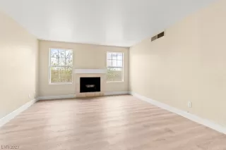 Photo #2: 2476958 Listing