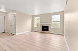 Photo #4: 2476958 Listing