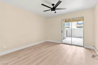 Photo #6: 2476958 Listing