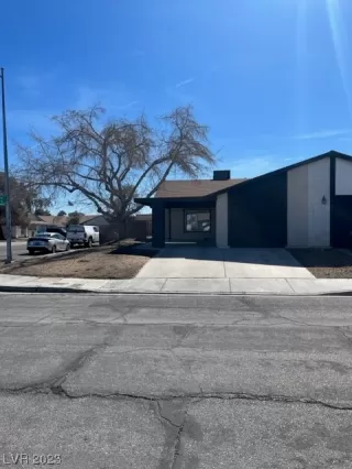 Photo #2: 2476986 Listing 