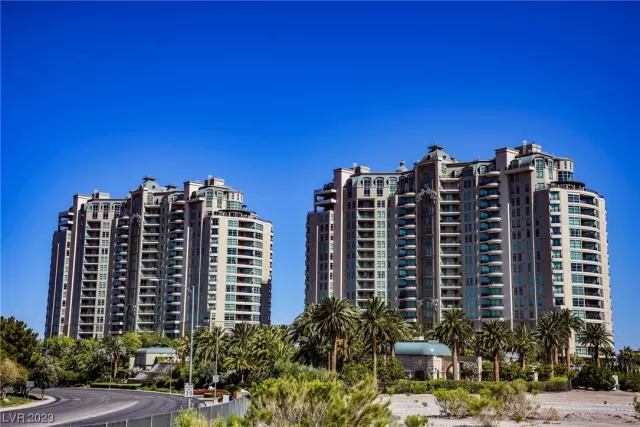 MLS: 2476987 Condo For Sale