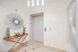 Photo #5: 2476987 Listing 