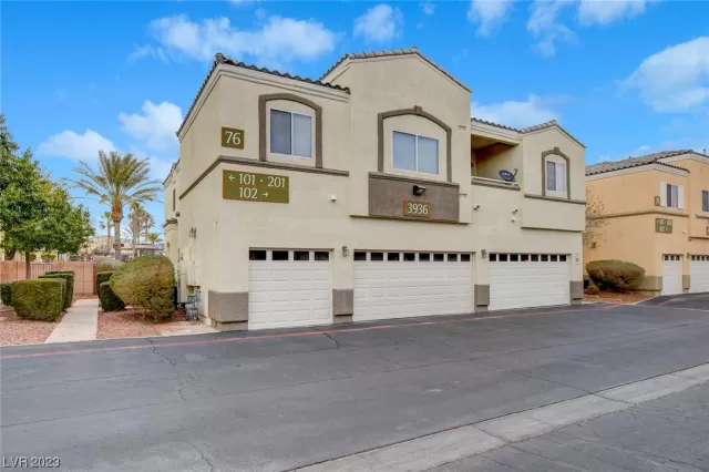 MLS: 2476989 Condo For Sale