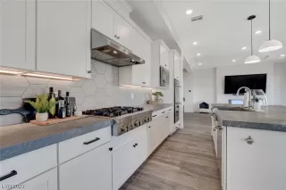 Photo #2: 2477025 Listing