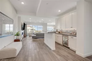 Photo #4: 2477025 Listing