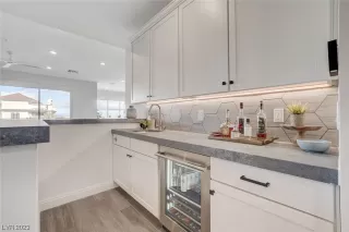 Photo #5: 2477025 Listing