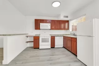 Photo #4: 2477043 Listing 
