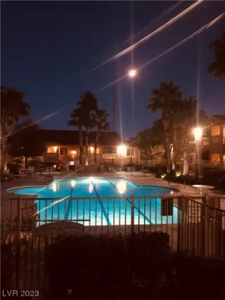 Photo #3: 2477072 Listing