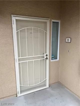 Photo #5: 2477072 Listing