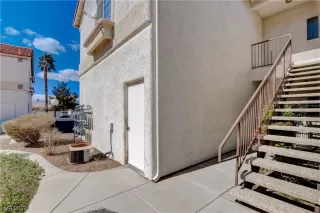 Photo #3: 2477080 Listing