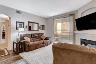 Photo #5: 2477080 Listing