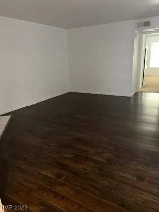 Photo #4: 2477088 Listing