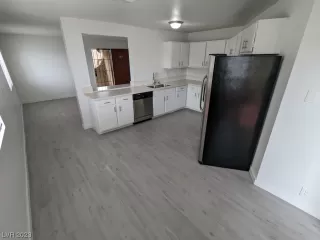 Photo #5: 2477092 Listing 