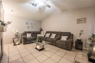 Photo #3: 2477098 Listing 