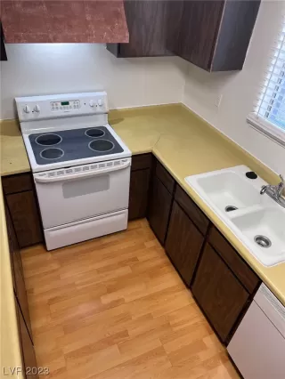 Photo #2: 2477172 Listing 