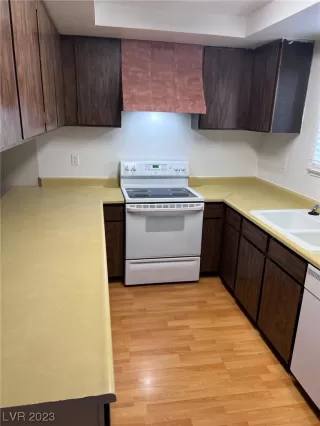 Photo #4: 2477172 Listing 