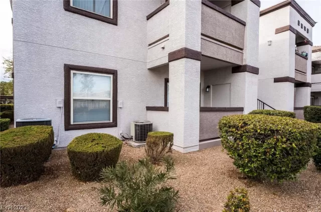 MLS: 2477173 Condo For Sale