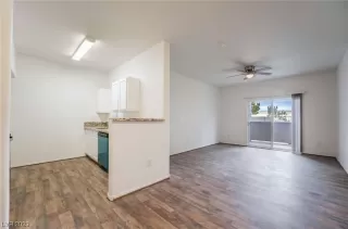 Photo #5: 2477173 Listing