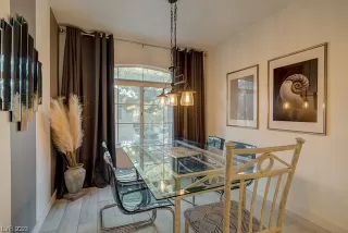 Photo #4: 2477182 Listing