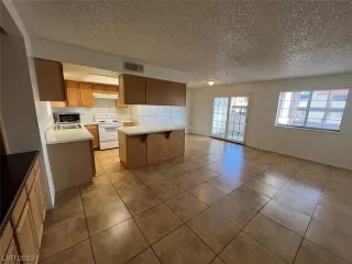 Photo #3: 2477277 Listing