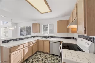 Photo #5: 2477312 Listing