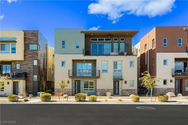 MLS: 2477314 Condo For Sale