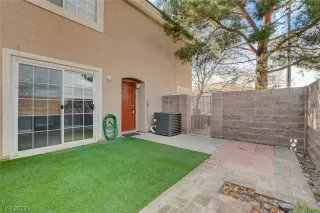 Photo #3: 2477401 Listing