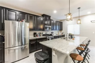 Photo #2: 2477449 Listing