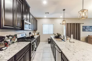 Photo #3: 2477449 Listing
