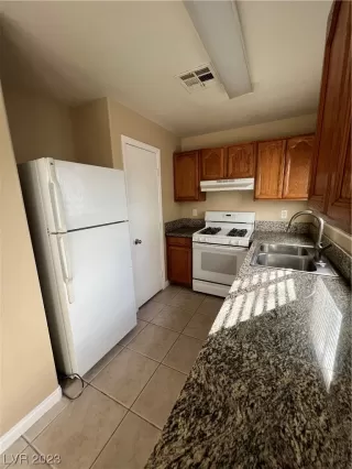 Photo #4: 2477463 Listing 