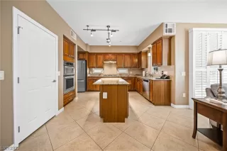 Photo #3: 2477469 Listing