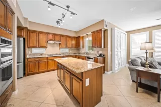 Photo #4: 2477469 Listing