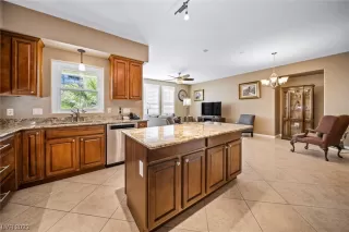 Photo #5: 2477469 Listing