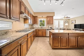 Photo #6: 2477469 Listing