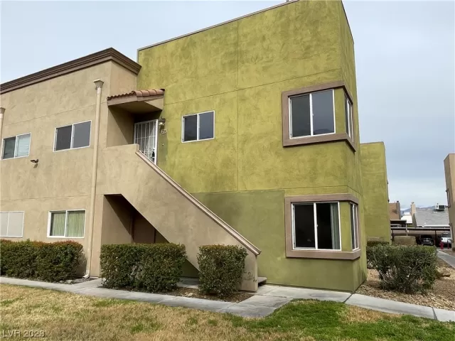 MLS: 2477500 Condo For Sale