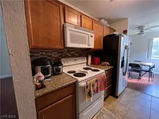 Photo #5: 2477500 Listing 