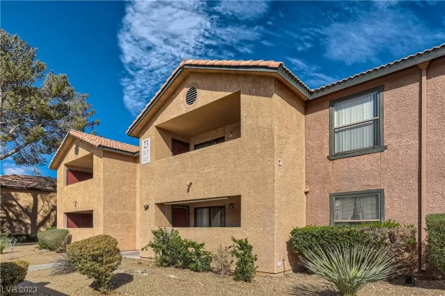 MLS: 2477521 Condo For Sale