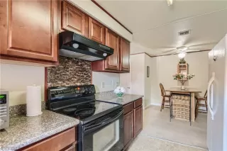 Photo #5: 2477521 Listing 